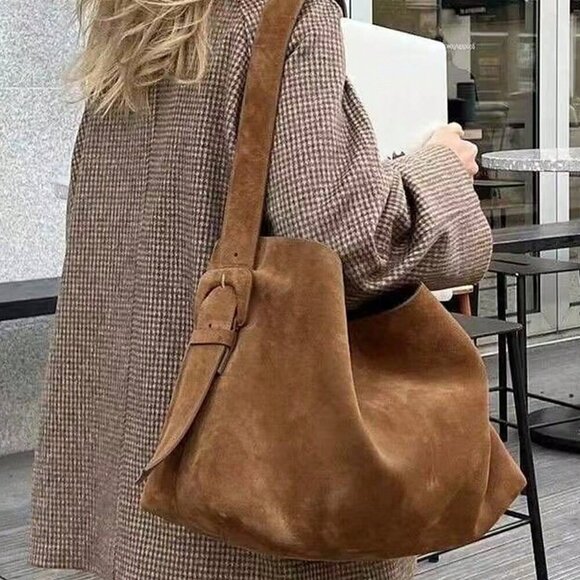 TrendAura Large Capacity Bucket Bag Velvet Finish Everyday On The Go Green Floral Pattern Zipper Closure Inner Pockets main image 1